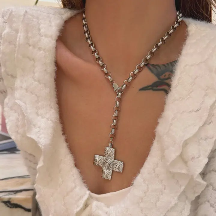 Chunky cross pendent